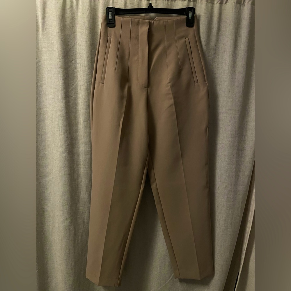 Zara High Rise Cropped Skinny Cigarette
Trouser Pants in taupe Brown